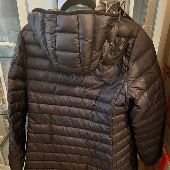 Moncler Women's Lightweight Down Jacket - Picture 3 of 9
